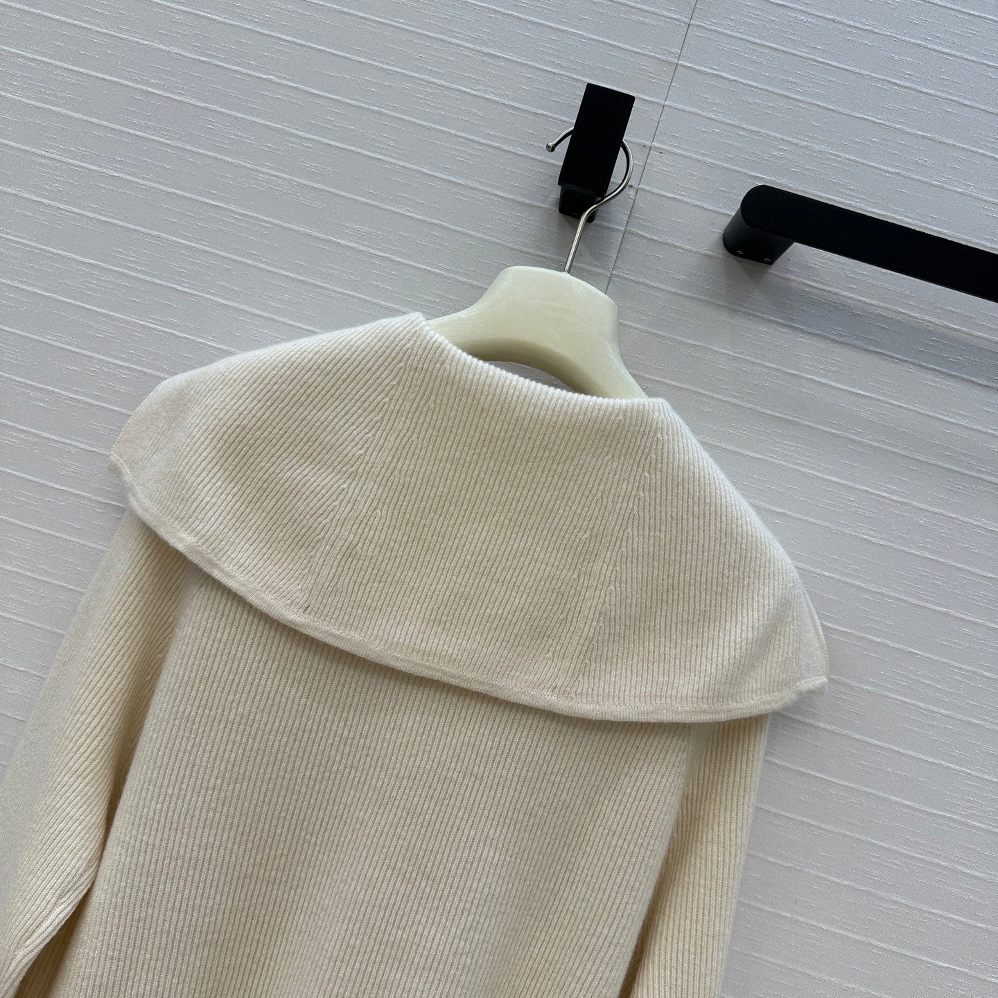 BV V-Neck Cardigan in White Cashmere