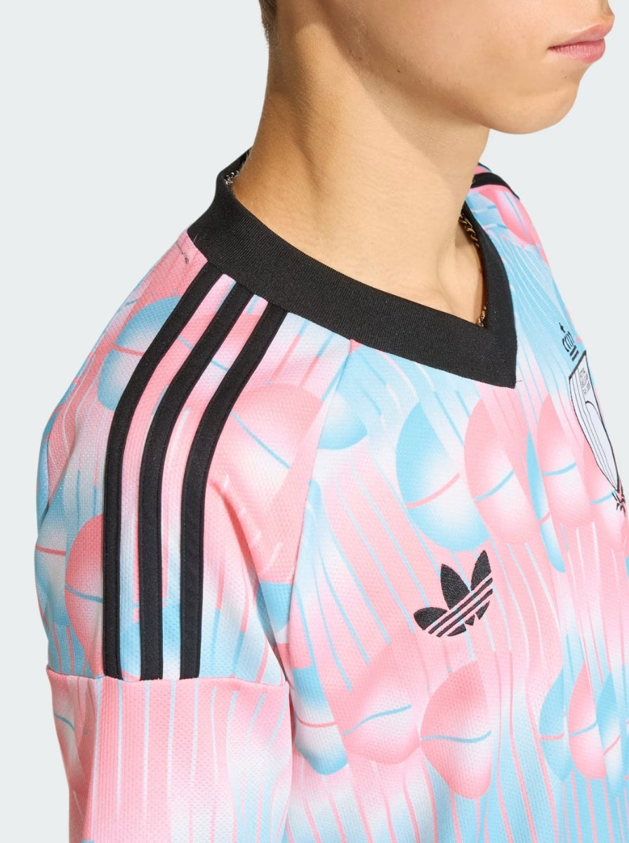 Family Kit Away 2026