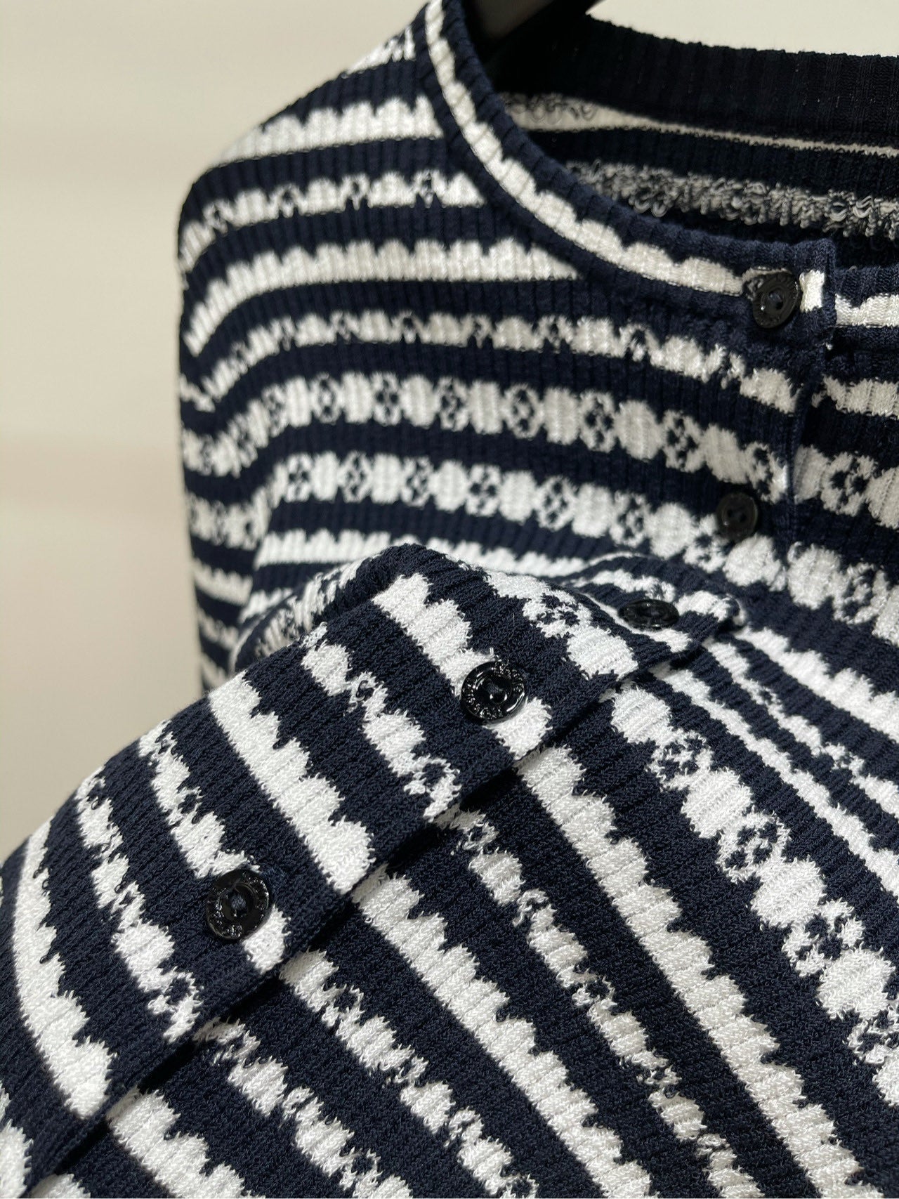 LV Four-Leaf Clover Short Cardigan Black and White Stripes Wool 285507