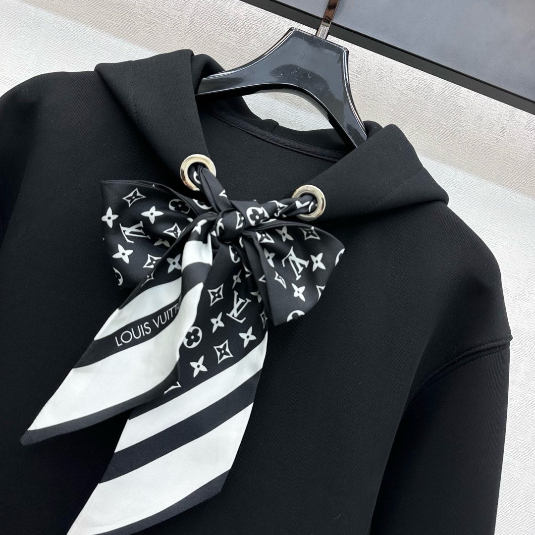 LV25 Silk Scarf Hooded Jacket Black Cotton 290214