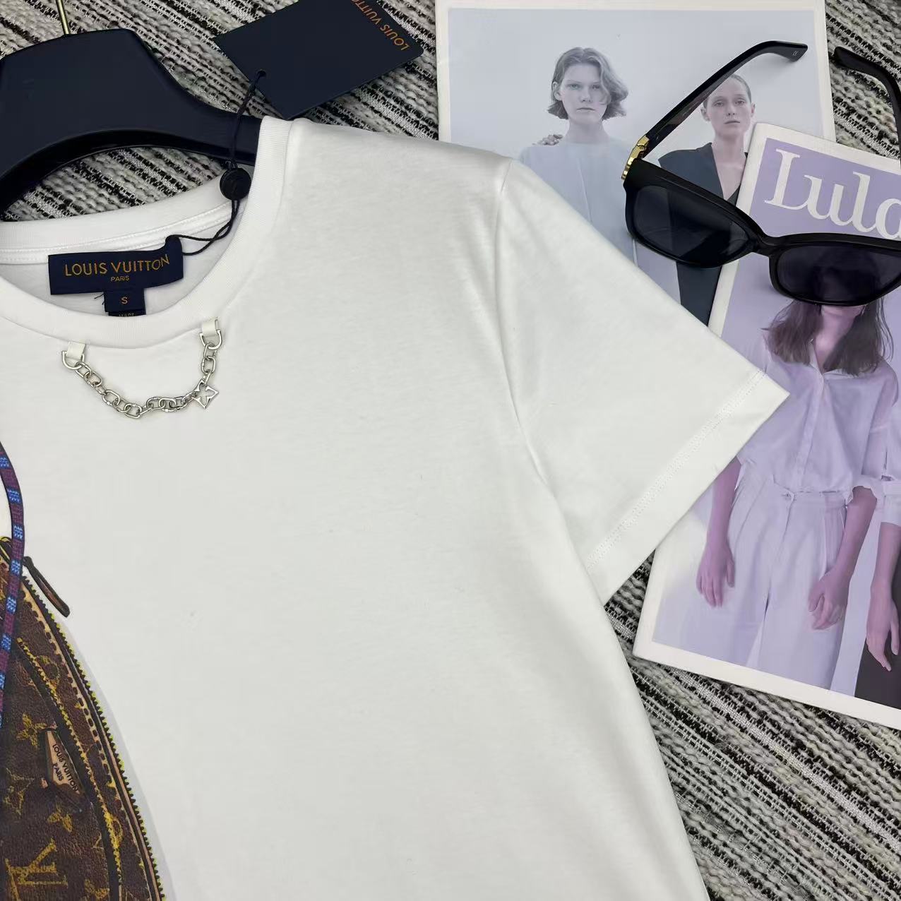 LV 25Ss Monogram 3D Crossbody Bag Metal Chain White Cotton T-Shirt