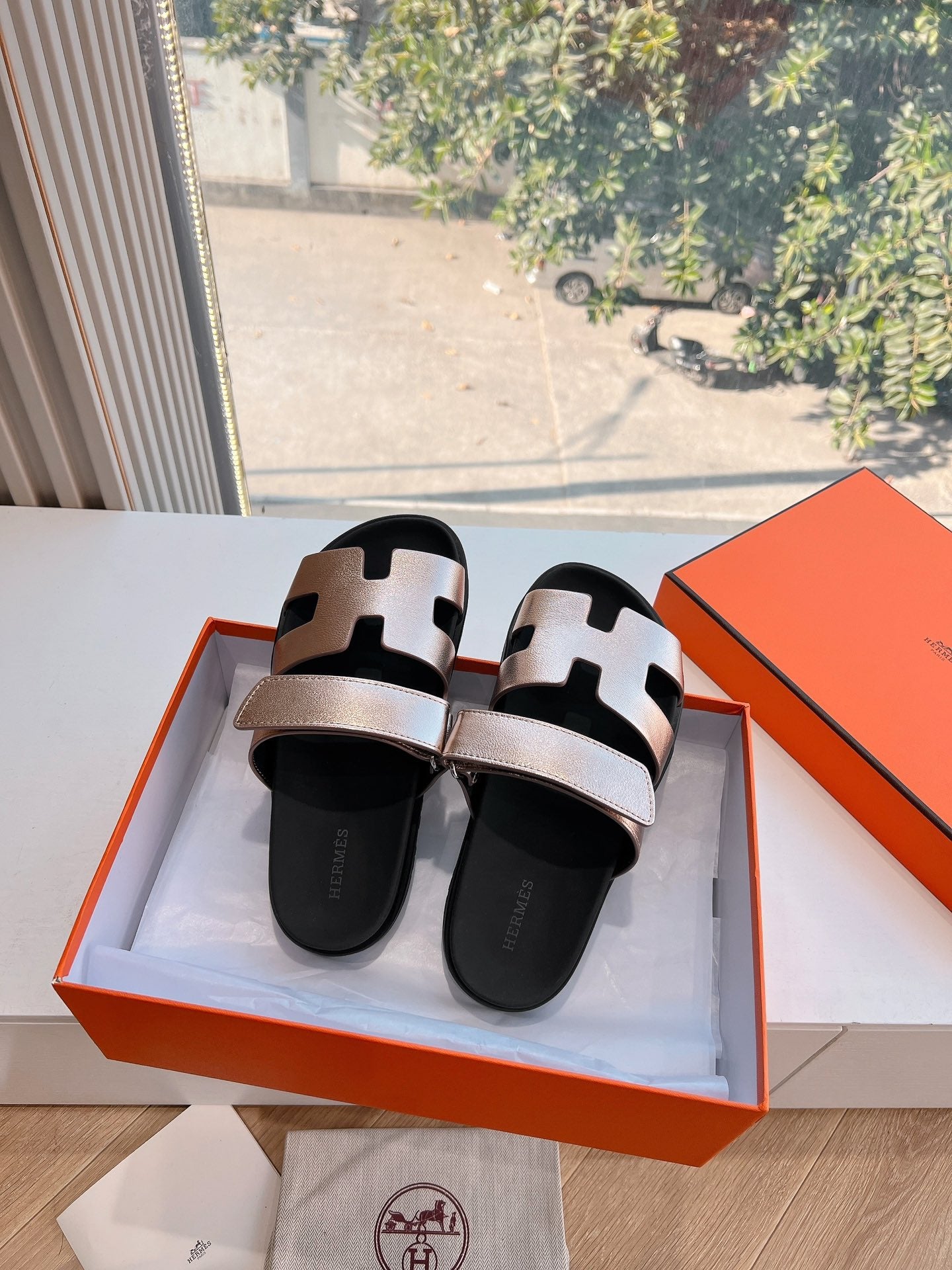 CHYPRE SANDAL IN COPPER BROWN METALLIC CALFSKIN