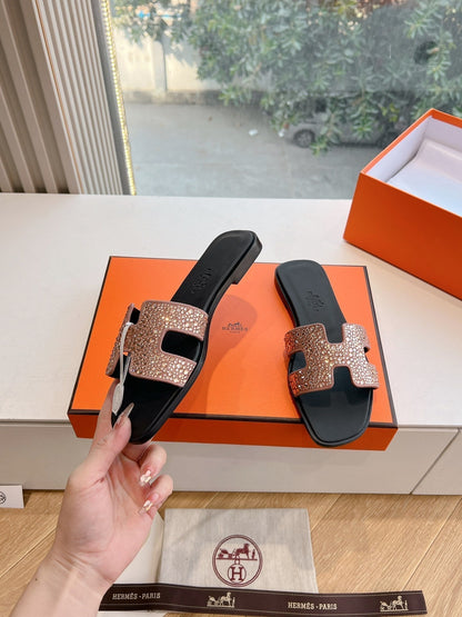 OASIS SLIDE IN PENNY BROWN CALFSKIN WITH CRYSTALS