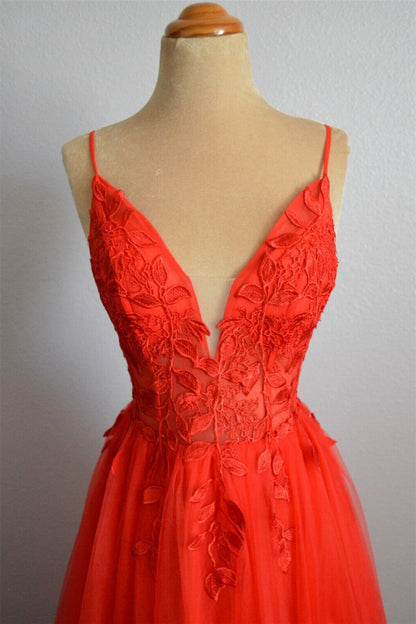 Tulle A-Line V-Neck Empire Prom Dress With Lace Appliques