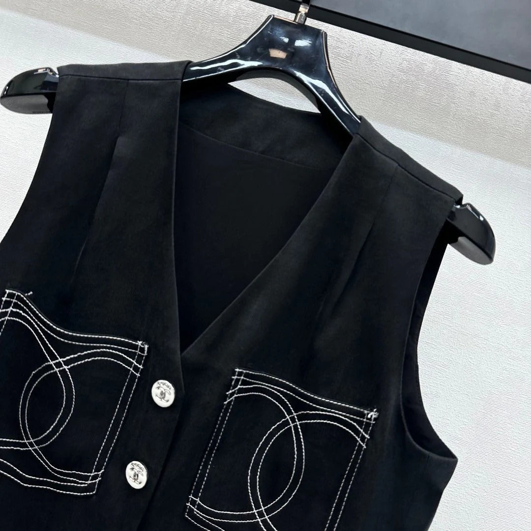 CHANEL SLEEVELESS BUTTONED BLAZER 274755