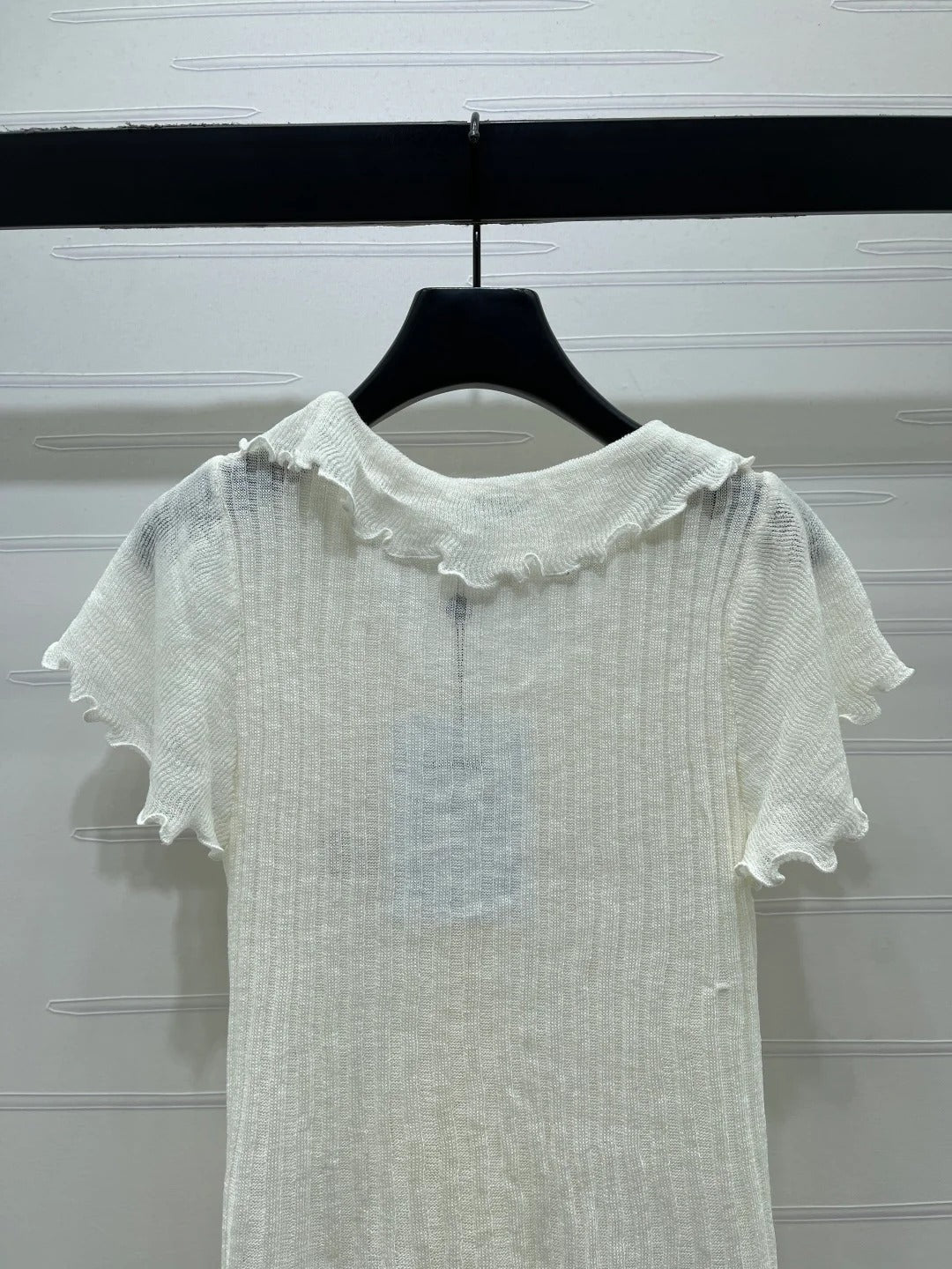 Chanel 2026 Ruffled Knit V-neck Short-sleeved T-shirt White Wool 356523