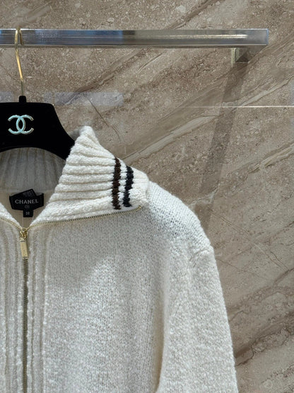 CHANEL 25S CASHMERE HALF-ZIP T-SHIRT 318