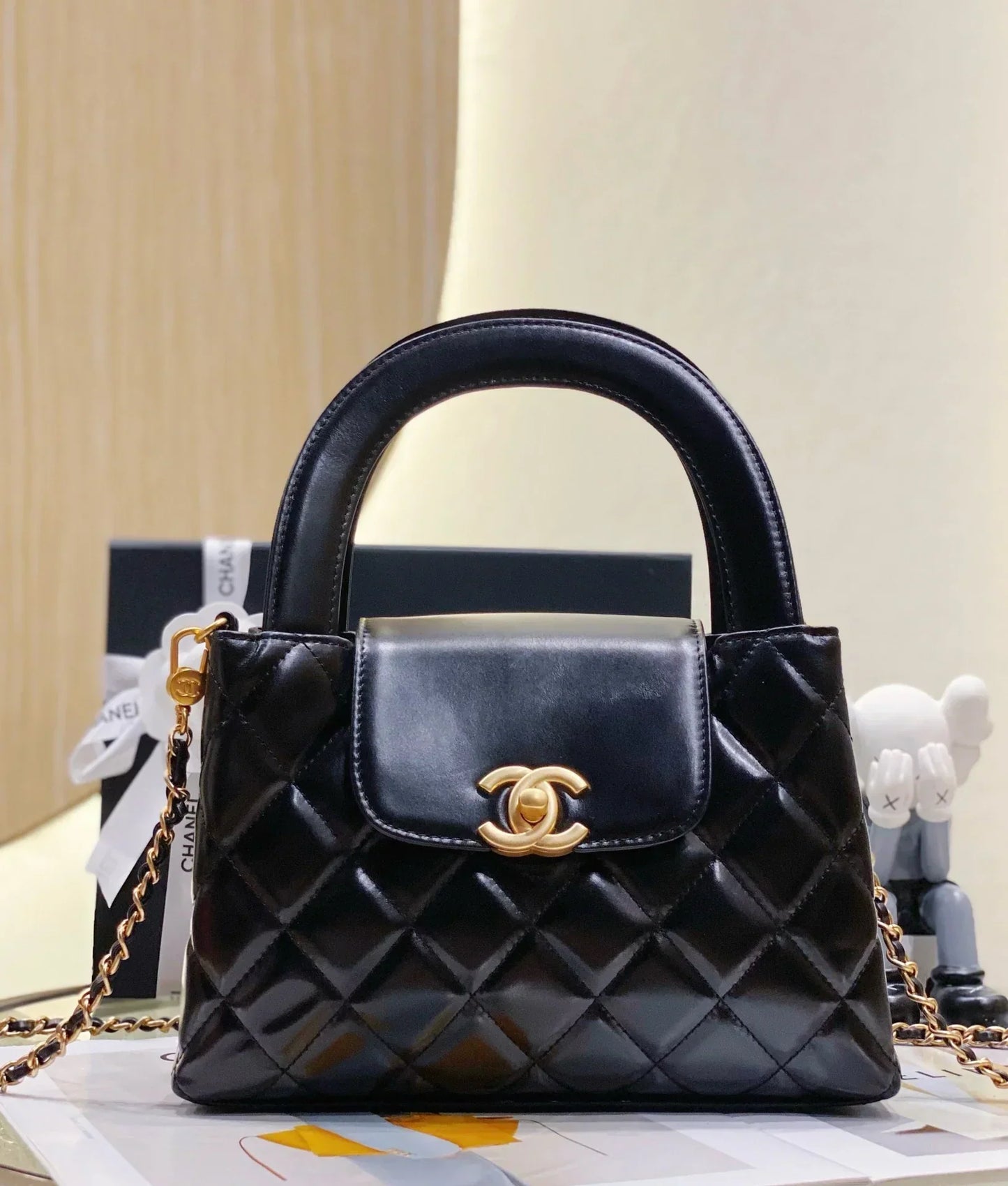 CC Mini Shopping Bag Shiny Aged Calfskin & Gold-Tone Metal Black 13 x 19 x 7 cm