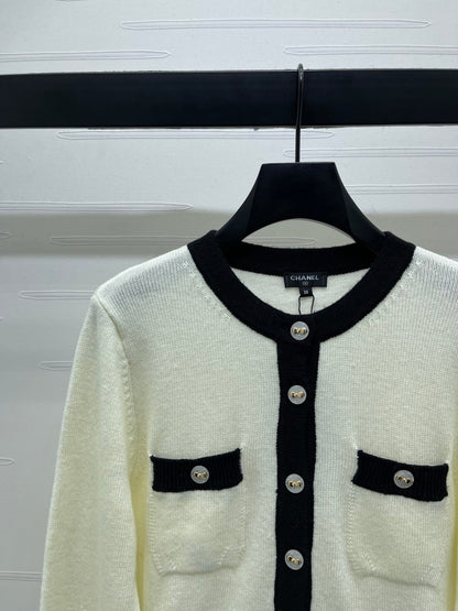 CC 25F Round-Neck Knitted Long-Sleeved Cardigan White Wool