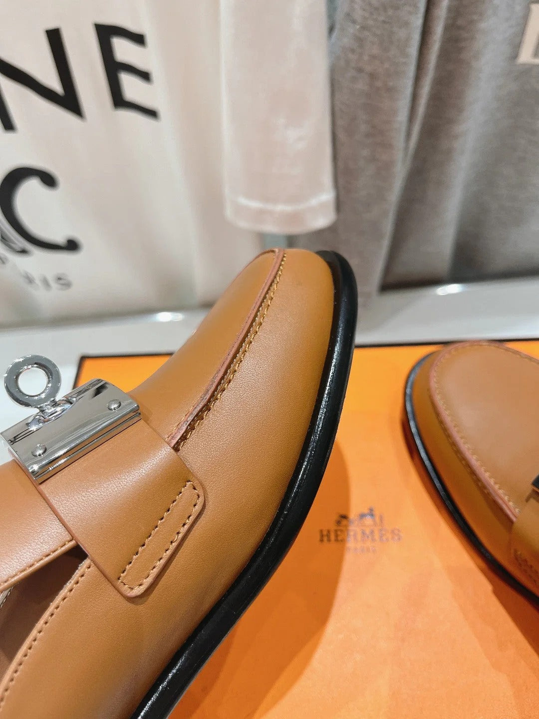 IOTA MULE GOLD CALFSKIN