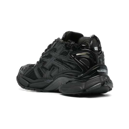 Track Runner Black
