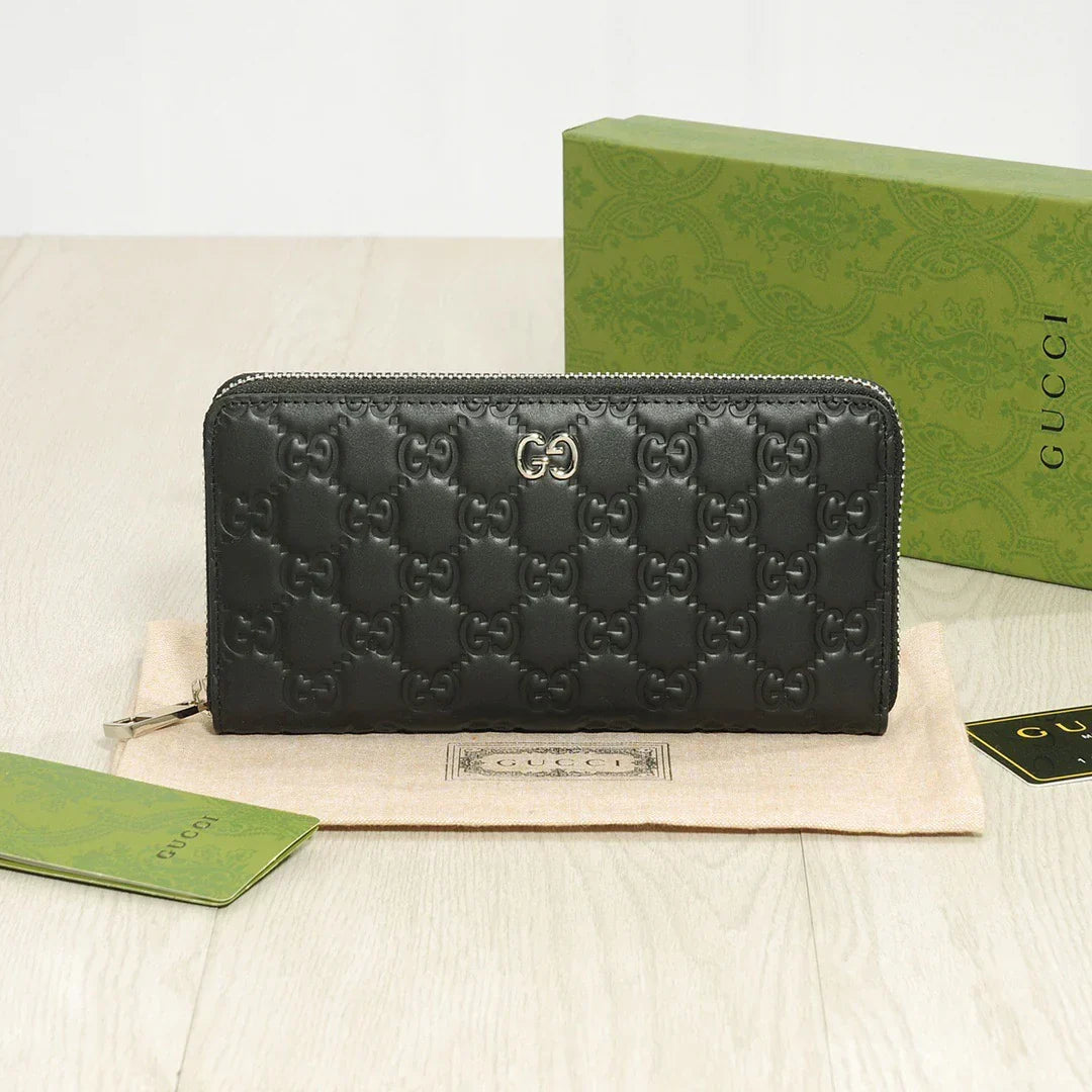 Gucci Single Zipper Handbag Black 20x10cm