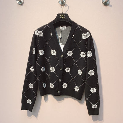 CC 25 Cardigan Black With Flowers Wool 293386