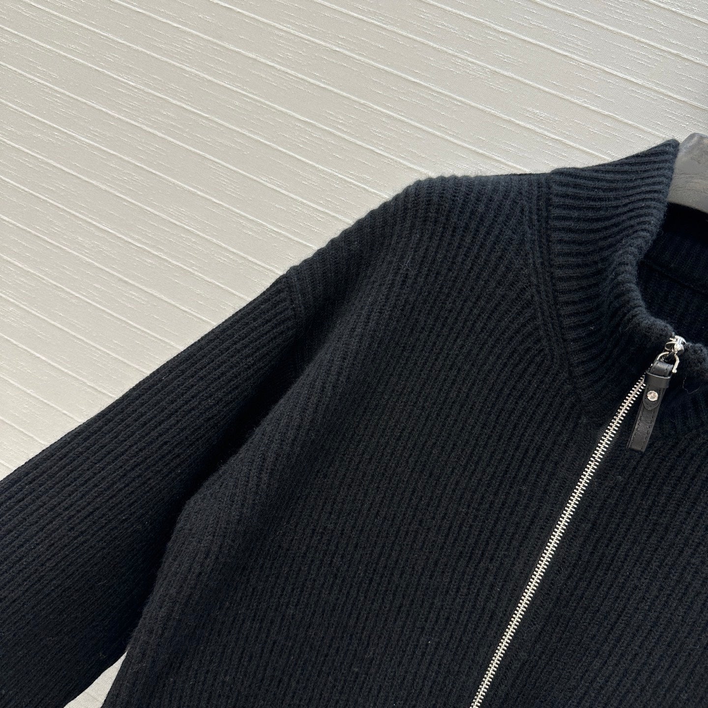 HM 25S Zipped Jacket H Leather Pockets in Black Cashmere 305011