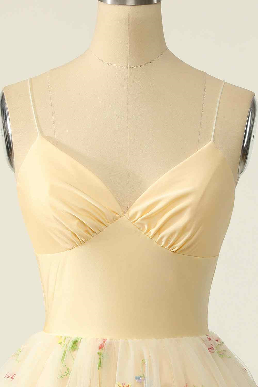 Light Yellow A-line Spaghetti Straps Appliques Tulle Mini Homecoming Dress