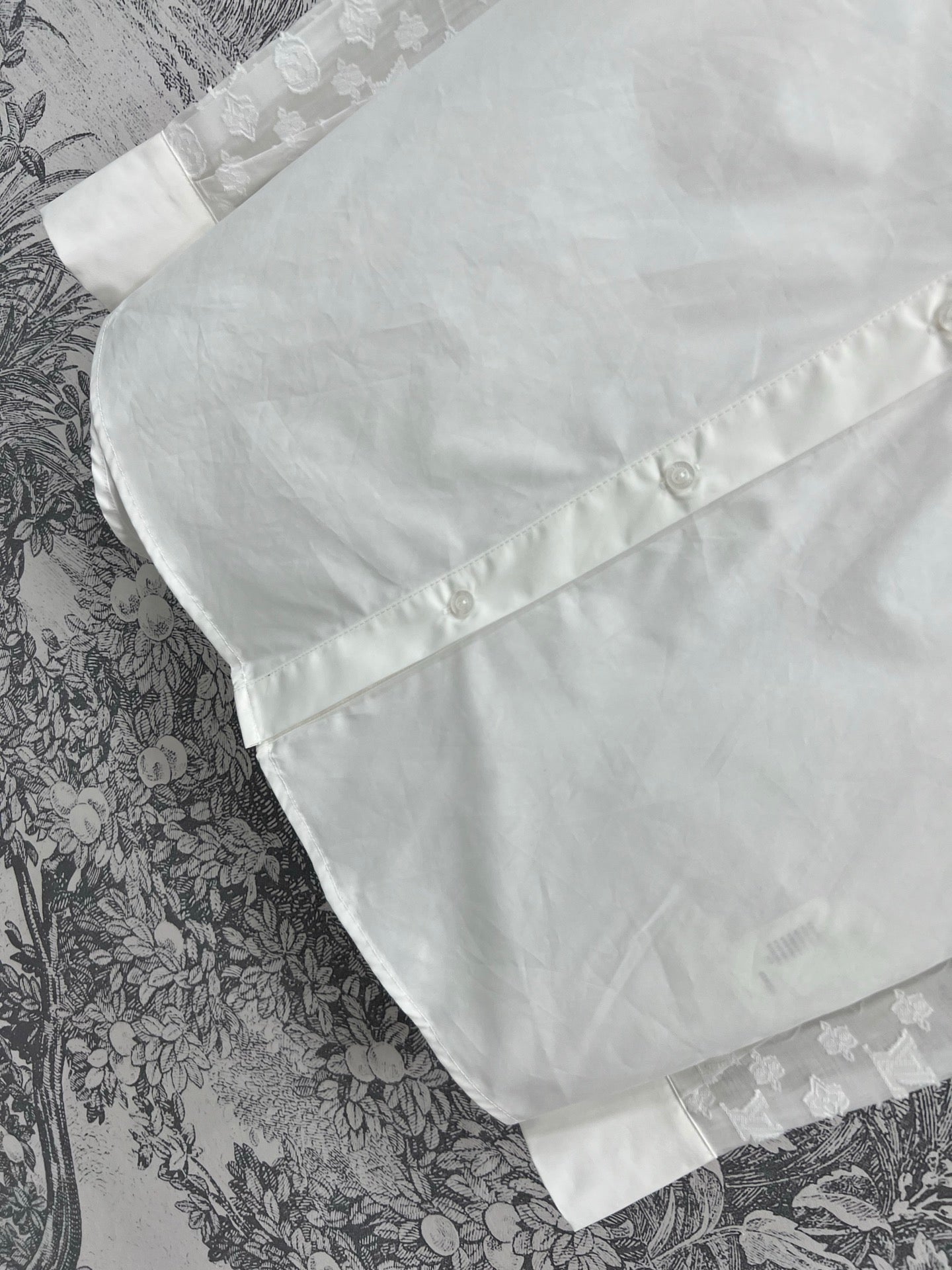 LV 25 Splicing Perspective Jacquard Monogram Sleeve Shirt White Cotton