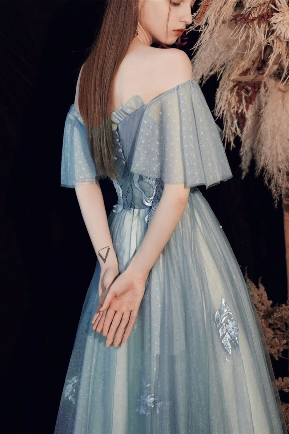 Bell Sleeves Tulle A-Line Appliques Empire Party Prom Dress