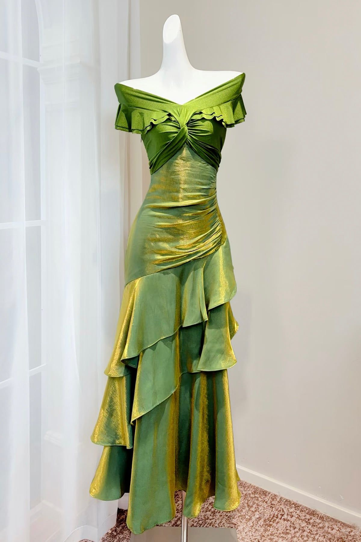 Unique Green Off The Shoulder V Neck Satin Evening Gown Mermaid Ruffled Long Party Gown SP1681