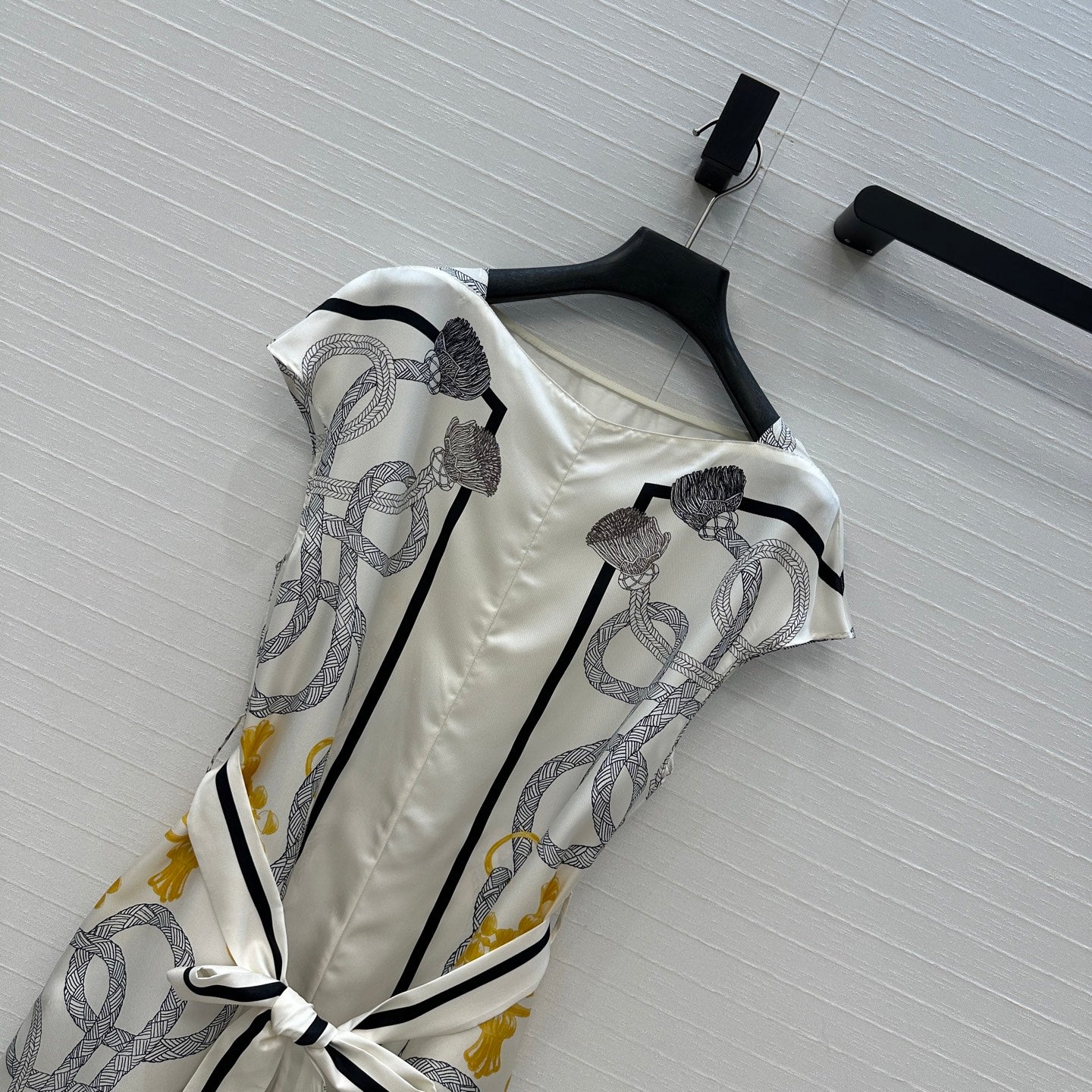 HM 25S Palefroi Remix Sleeveless Dress Graphic Print in White Silk