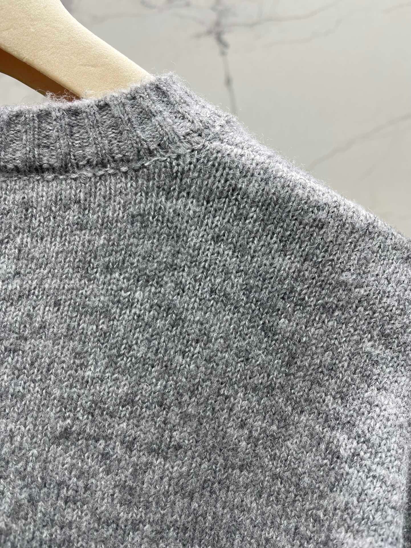MIUMIU CARDIGAN STYLE 426