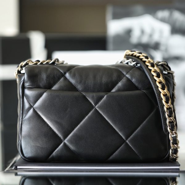C hanel 19s handbag (silver)