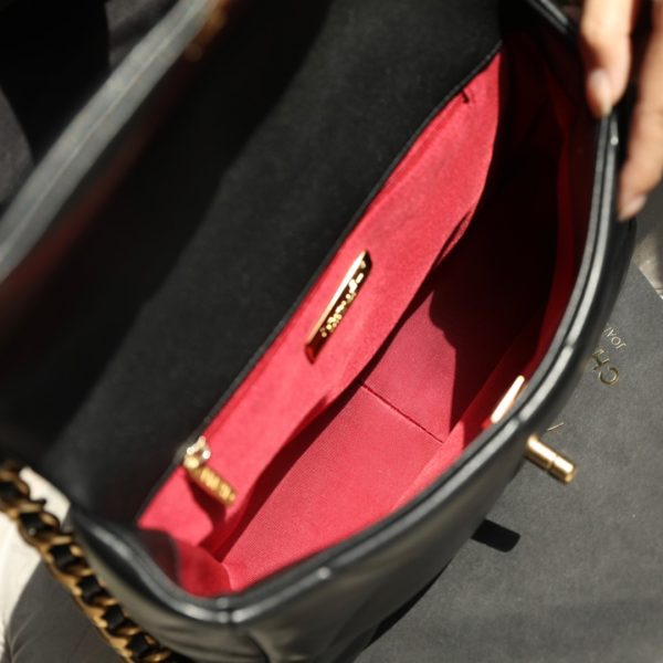 C hanel 19s handbag