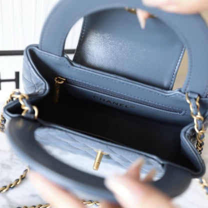 C hanel 24P 𝗞𝗲𝗹𝗹𝘆 Chain clutch bag(Blue)