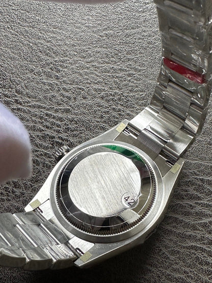 Rolex 25 Oyster Perpetual 41mm Pistachio Green