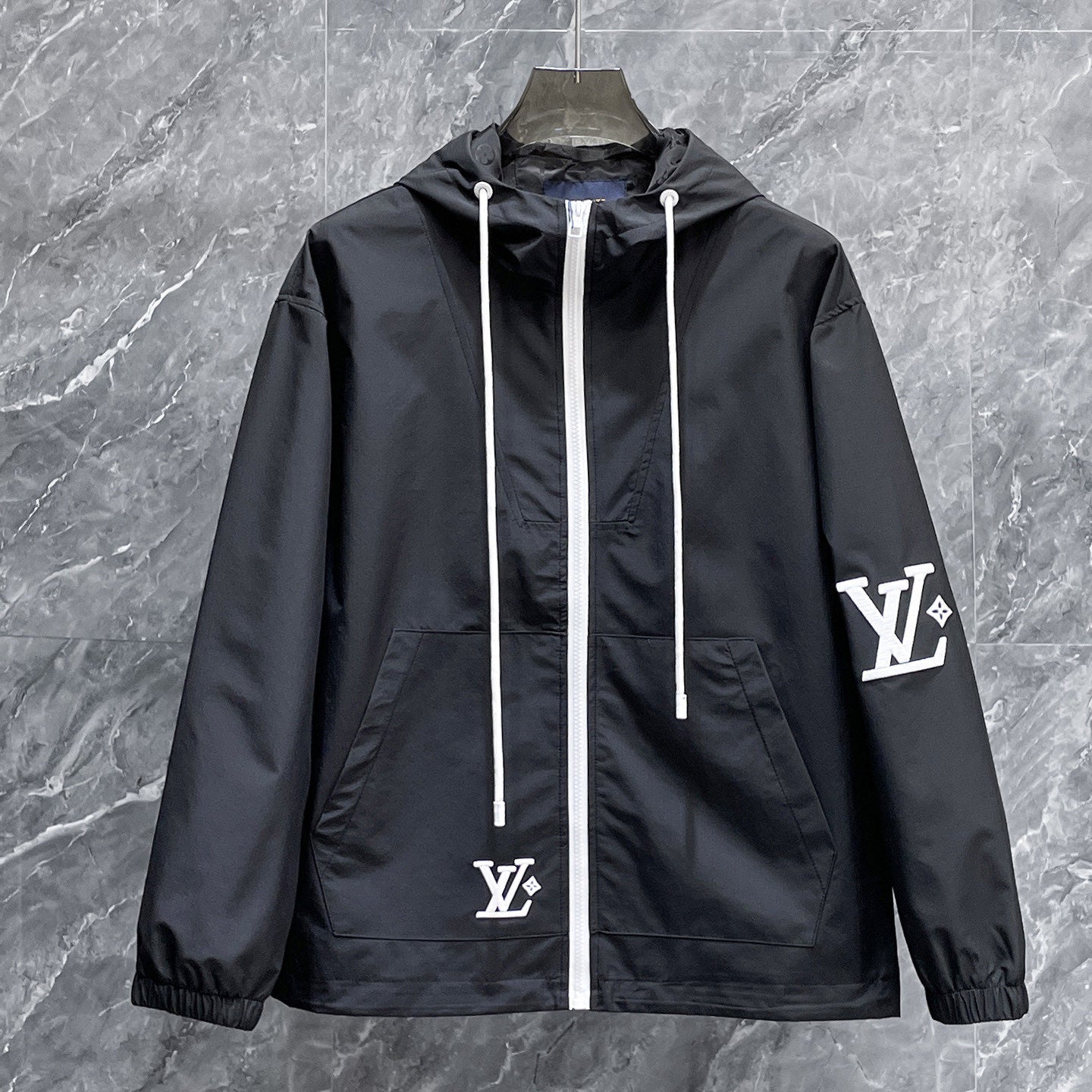 LV BLACK  JACKET 239571